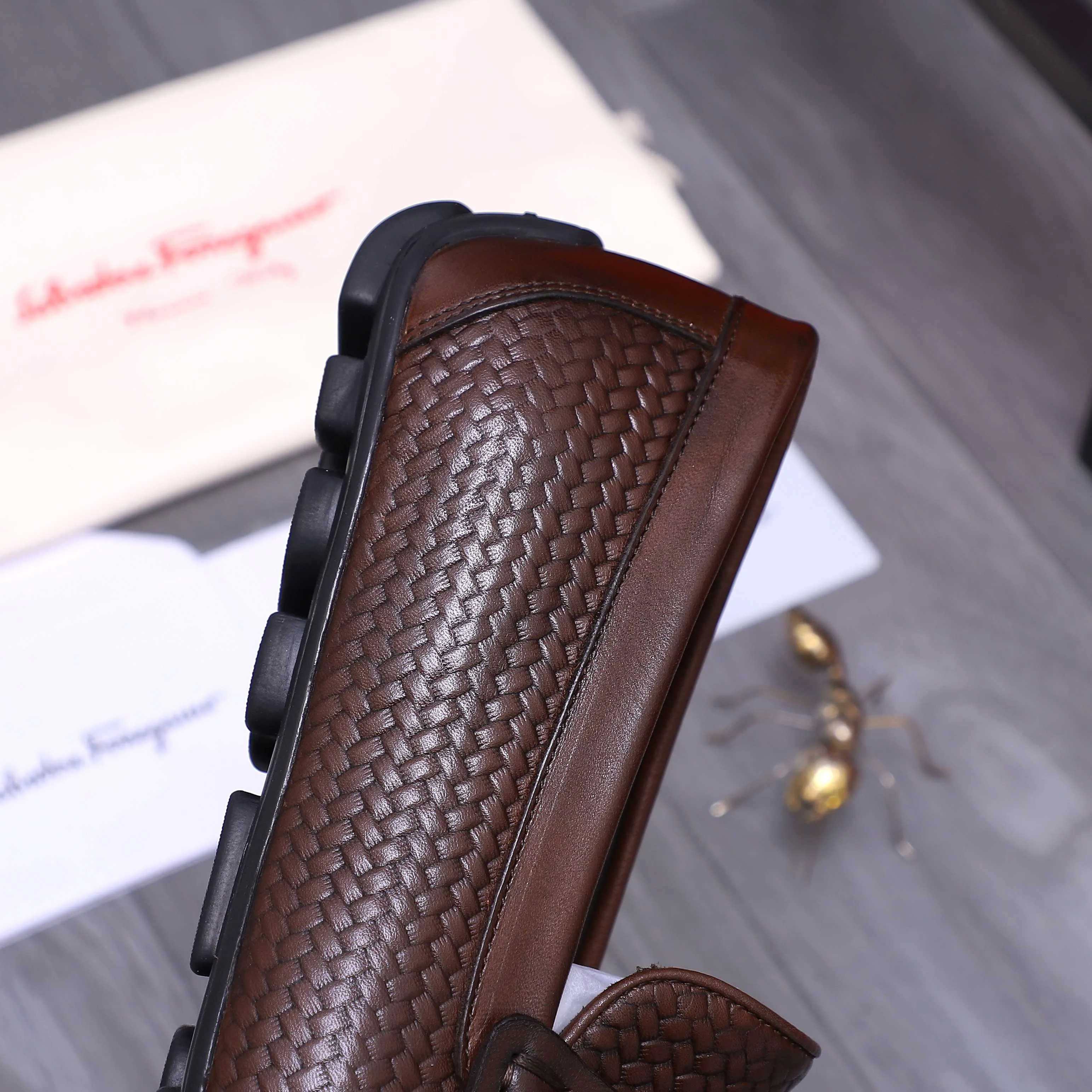 Men's shoes 💰480 Product trademark: Ferragamo "Ferragamo" casual slip-on shoes Regular size: 38-45 (45 is custom-made and non-returnable) Product materials: Selected first-layer embossed cowhide upper, cowhide lining, rubber outsole